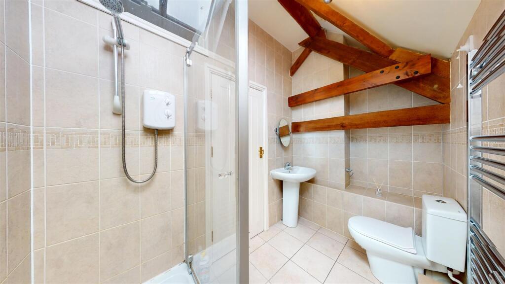 The Corn House Ensuite Bedroom One.jpg