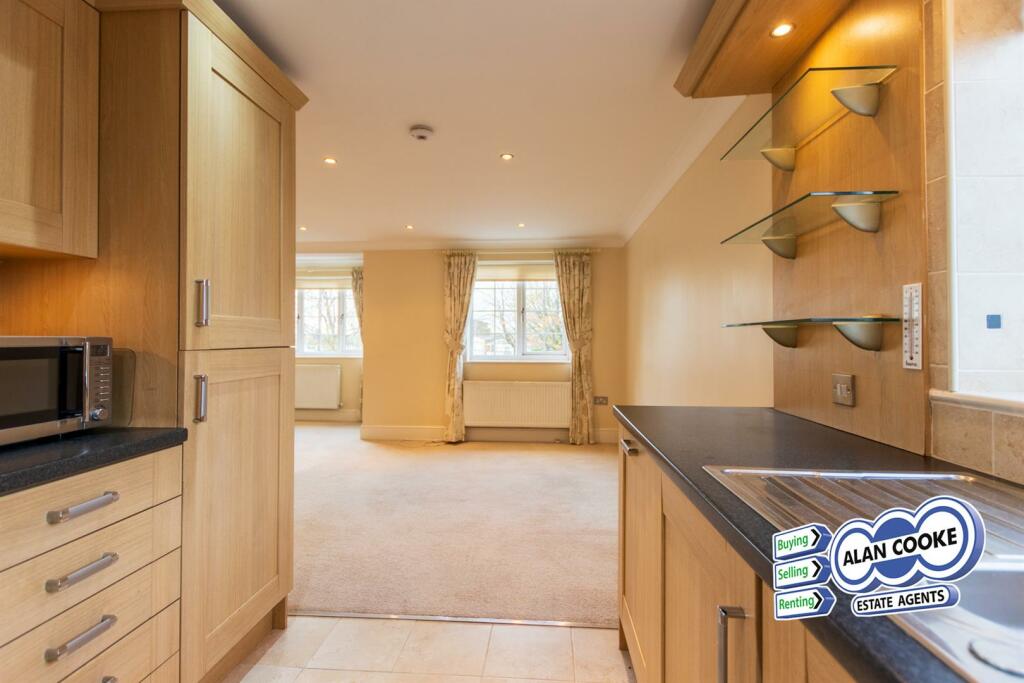FITTED KITCHEN