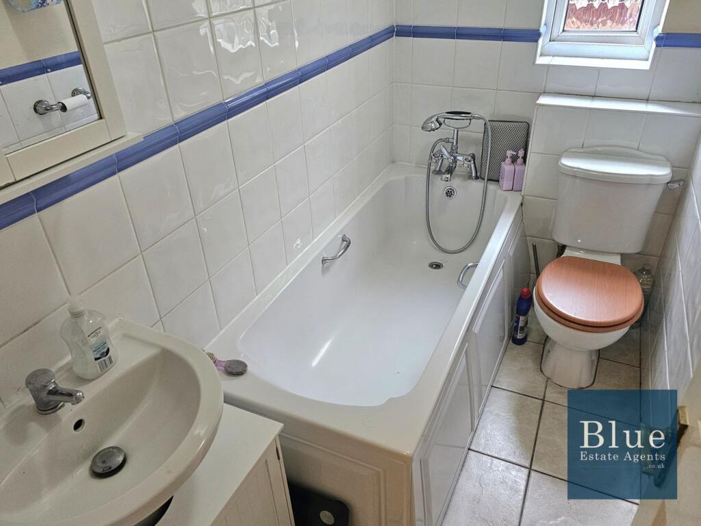 Family Bathroom Suite 