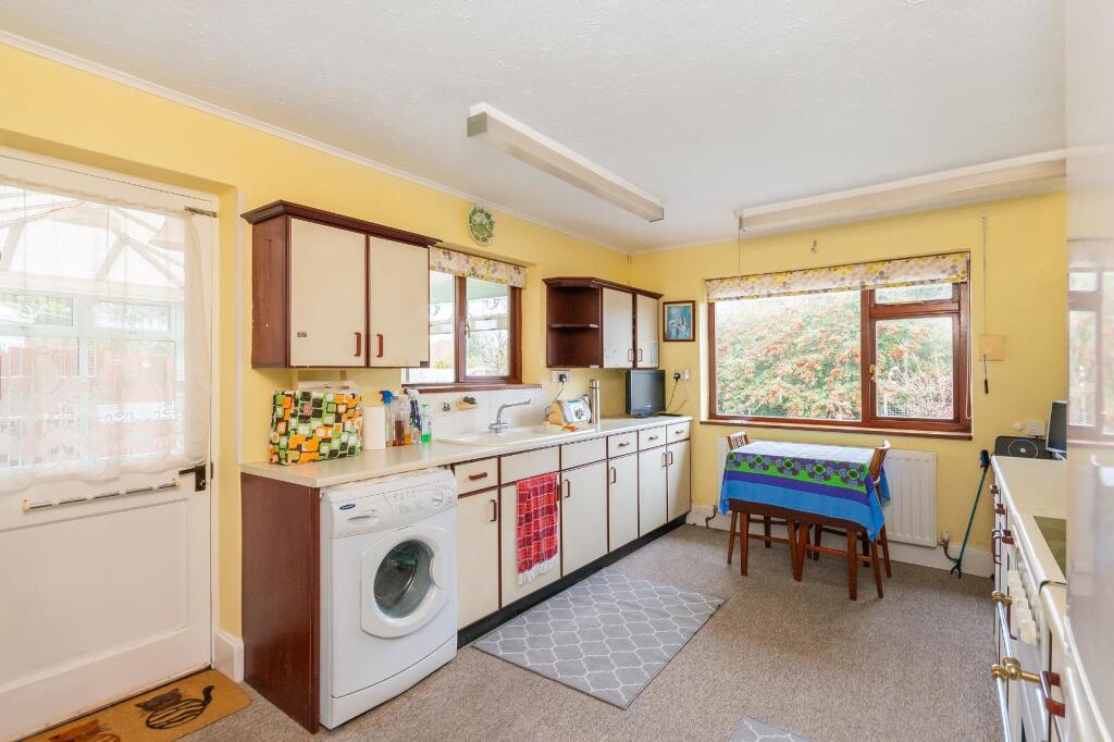 0C5RWH - Kitchen C.jpg