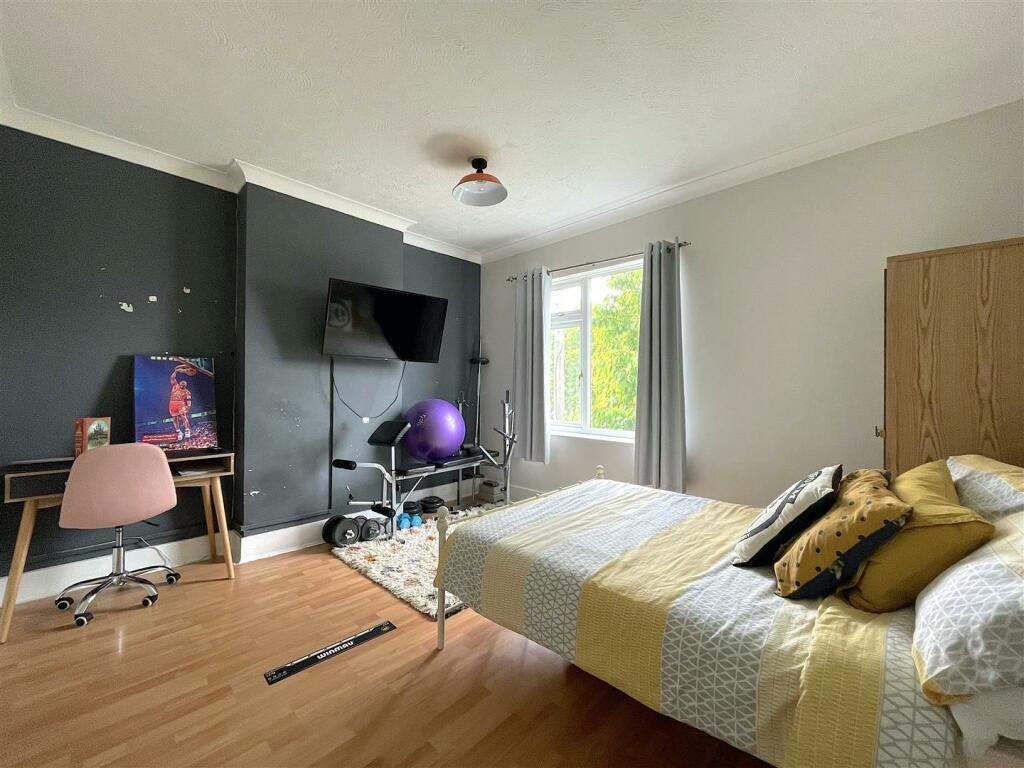 Bedroom One (1).jpeg