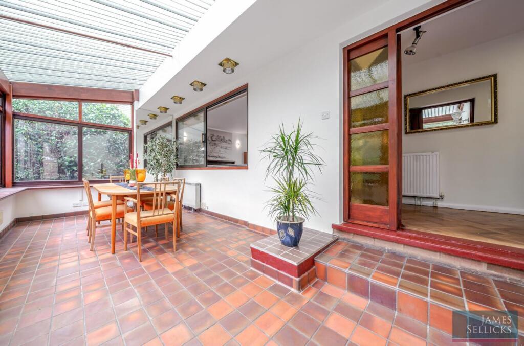 Garden/Dining Room