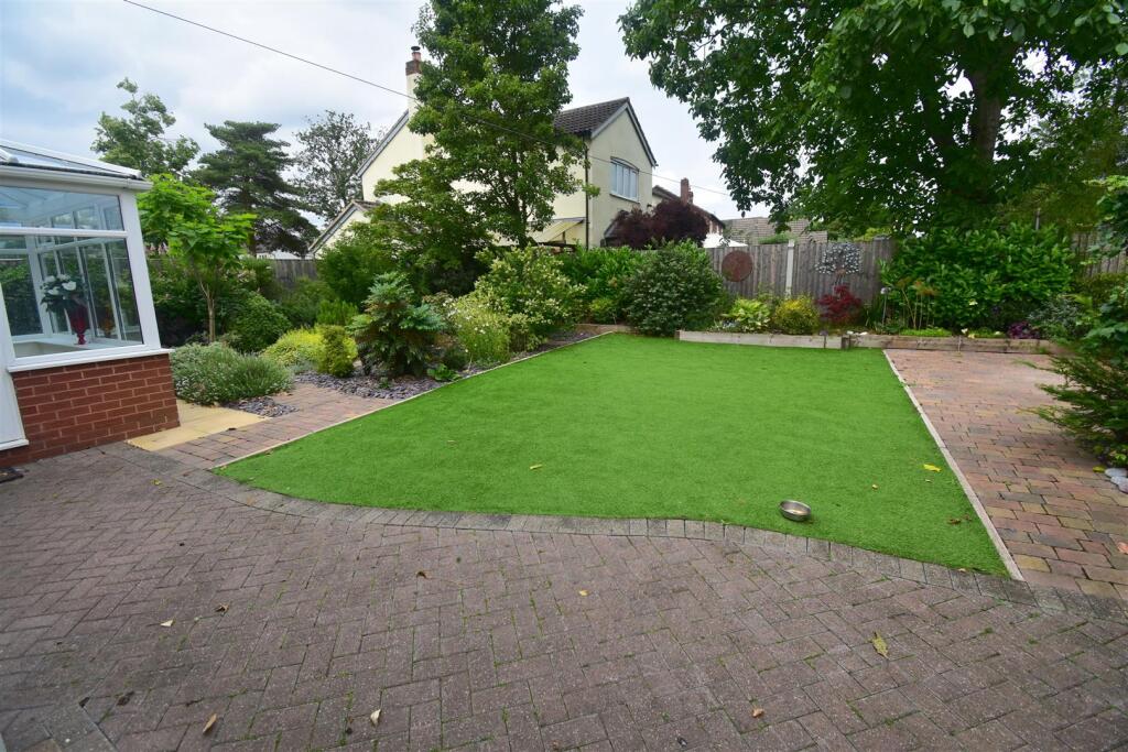 26 Main Road Twycross Garden.JPG