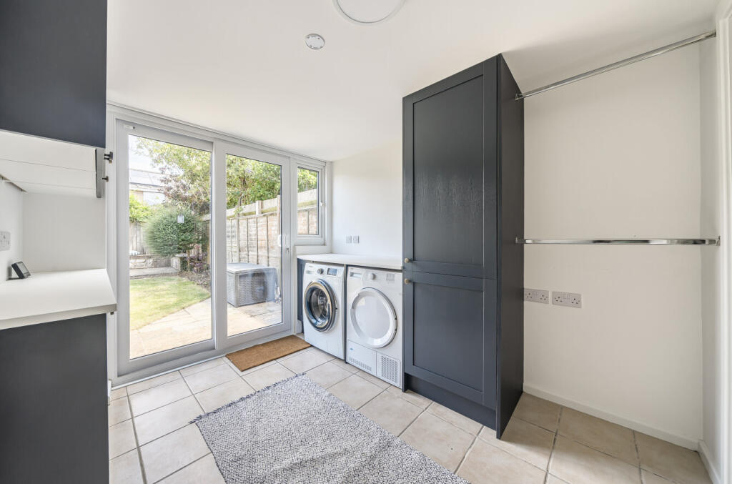 1318371-9-6863cdc...