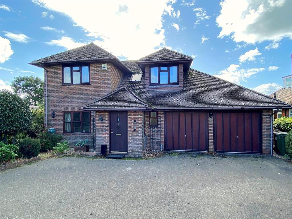 1 Grazebrook Close - Front2.jpg