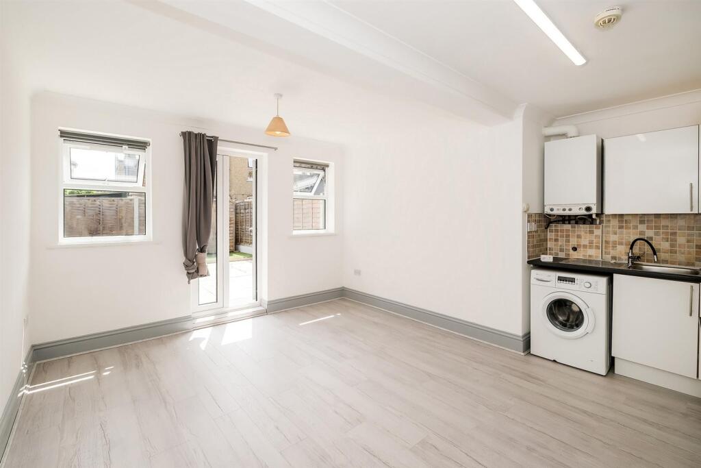 78-80 Spruce Hills Flat 1-4_web.jpg