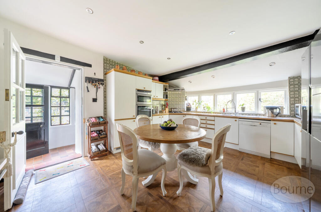 99347e98-f879-49f...