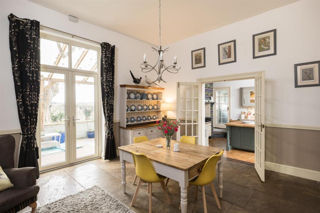 Breakfast Room