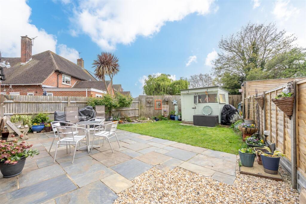 Rear Garden (2).jpg
