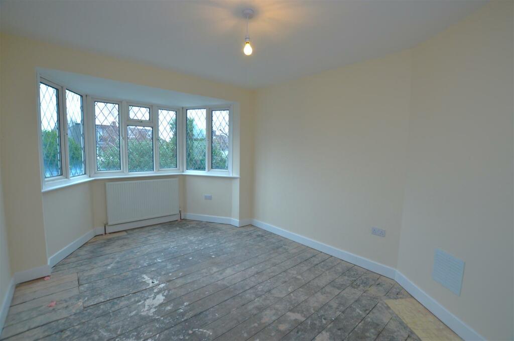 25 Bridge Way bed2.JPG