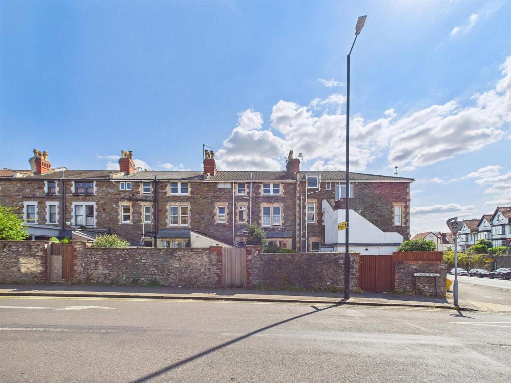 22 - Manor Park Redlenad.jpg