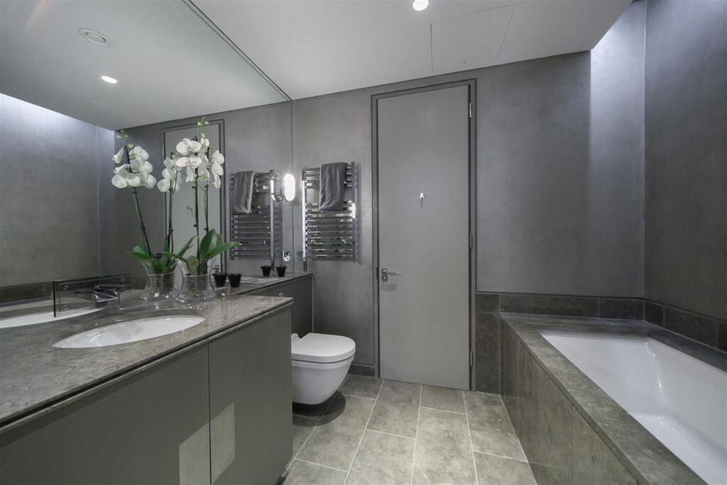bathroom (2).jpg