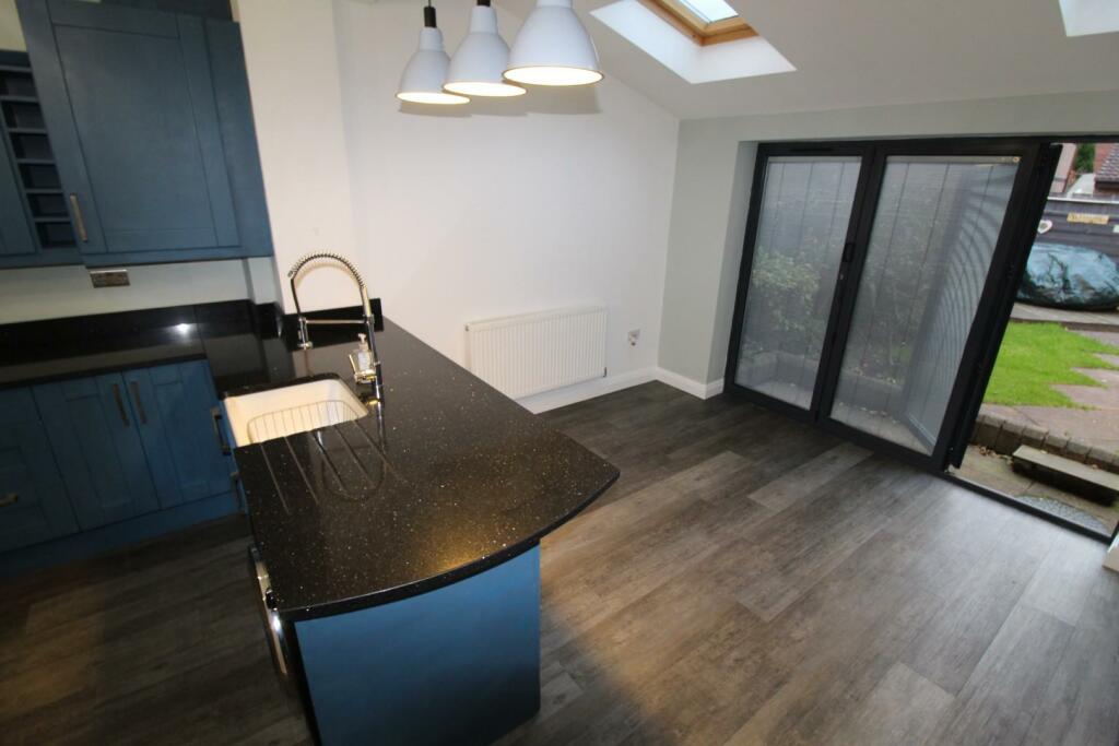 71 Longsight Rd