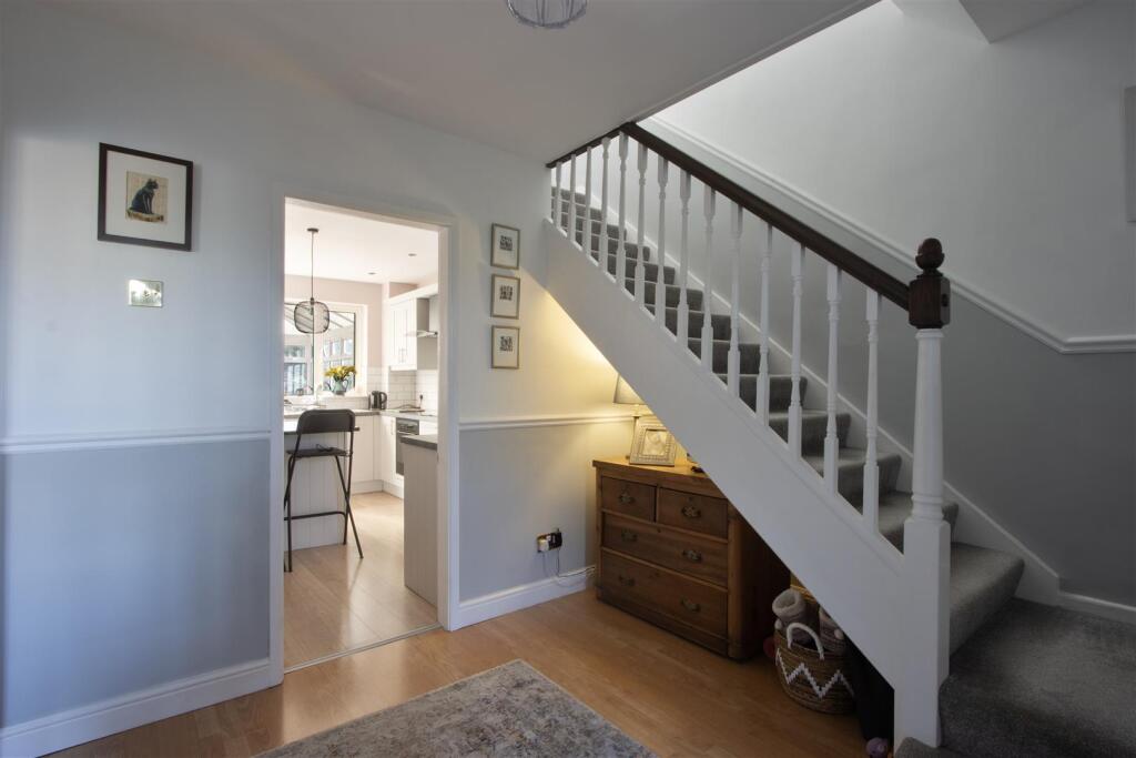 Entrance hall 1.jpg