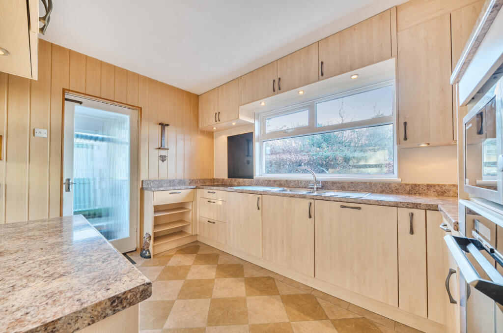 1386754-3-693c361...