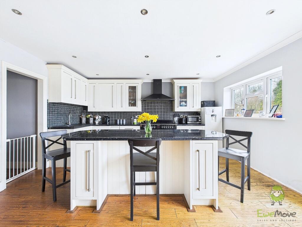 CAM01543G0-PR0119-STILL018