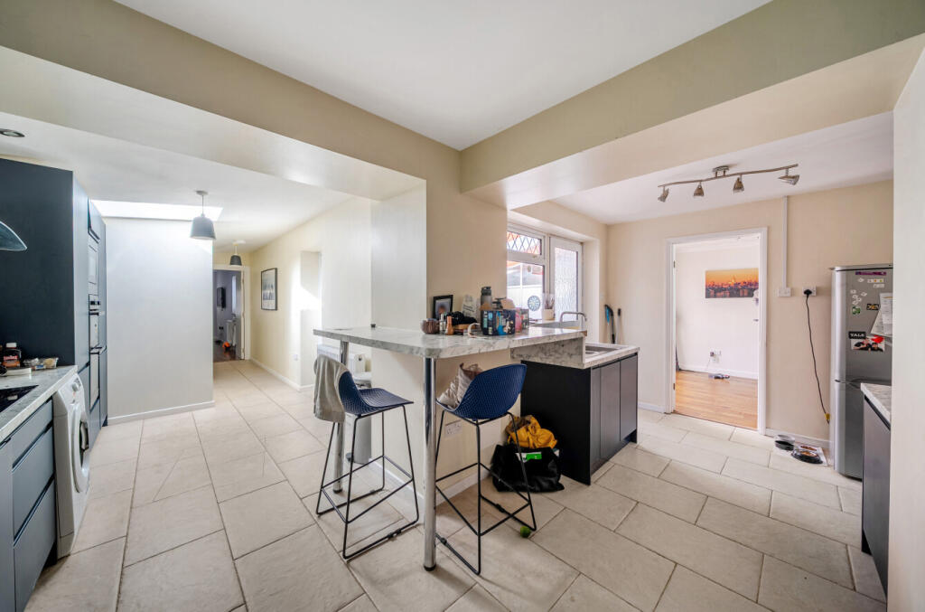 1348934-8-68b9aa8...