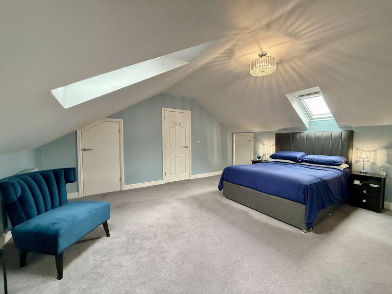 MAIN BEDROOM