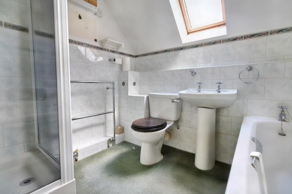 En-Suite Bathroom