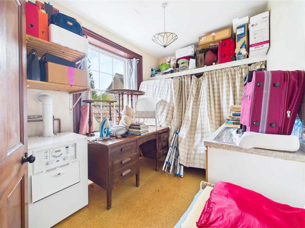 16 - LARGE HOUSE WITH ATTACHED 3- BED ANNEX THORNB