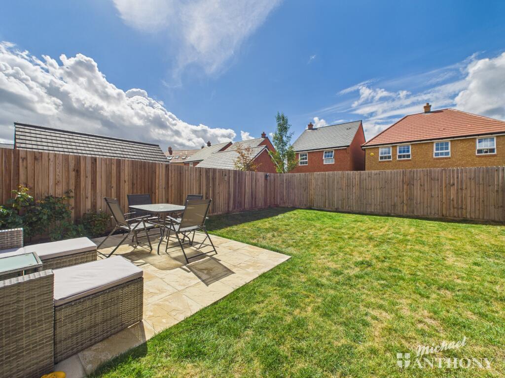 CAM02773G0-PR0351-STILL019