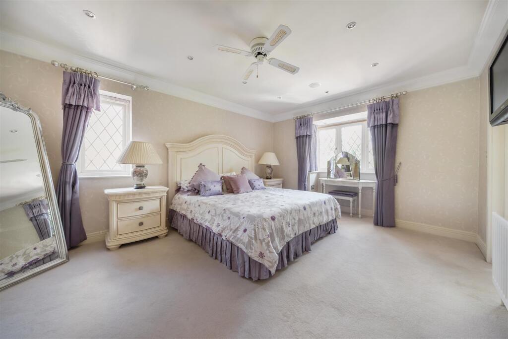 Warwick Mews - Bed 1.jpg