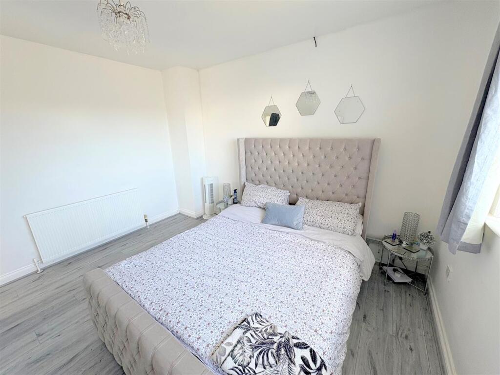 Bedroom 1c.jpg
