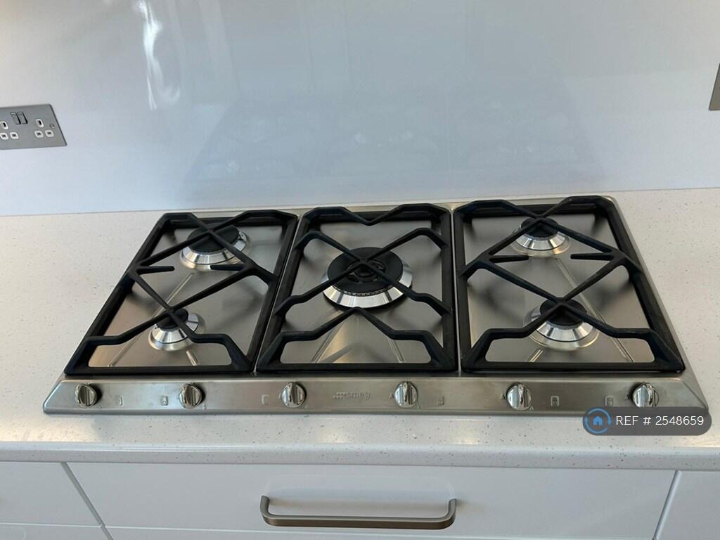 Fully Fitted Kitchen 