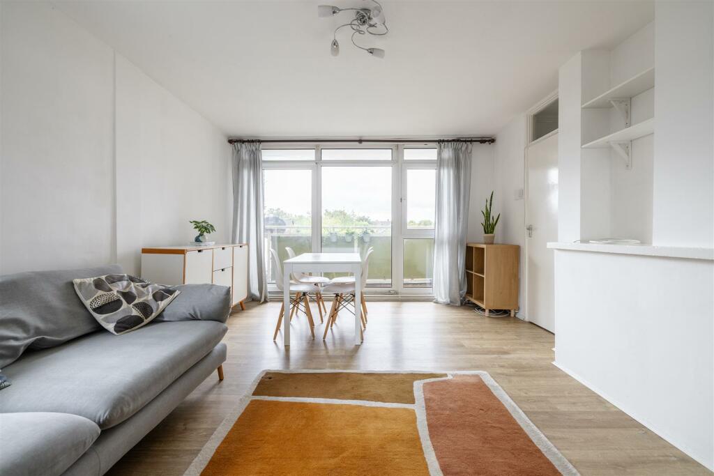 Brading Crescent E11
