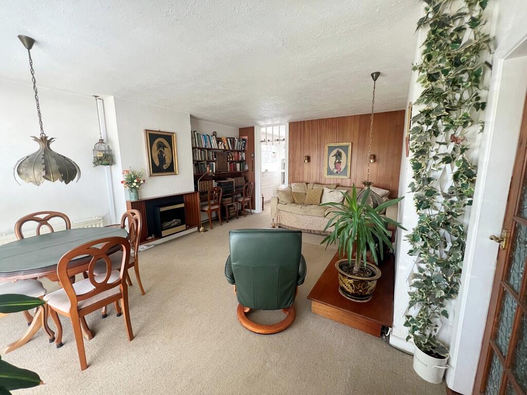 Lounge through to...