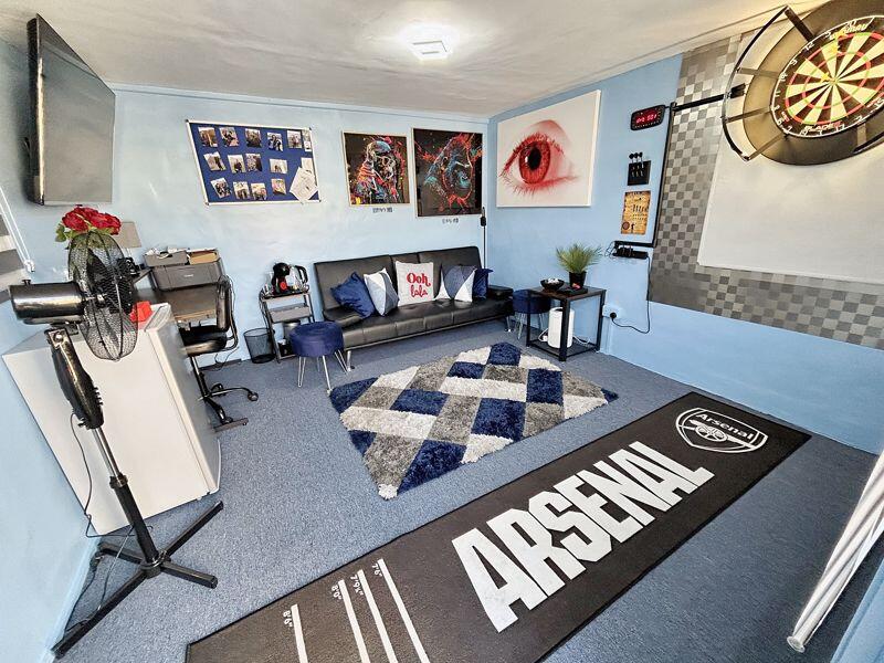 Studio/Office/Games room