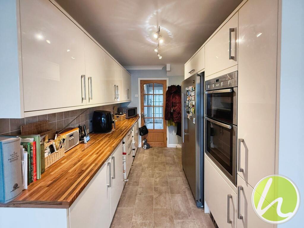 Kitchen/ Dining Area