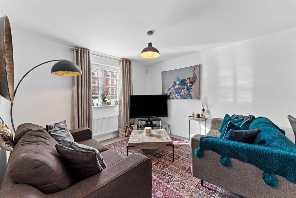 Open Plan Lounge &amp; Kitchen Diner