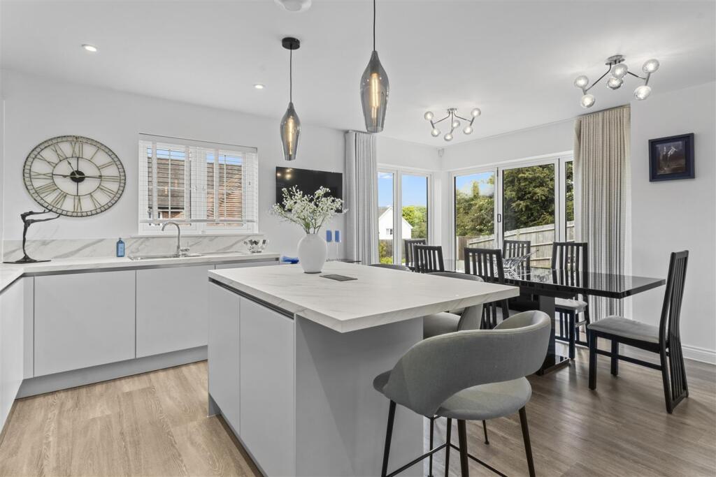 Spacious Kitchen Diner