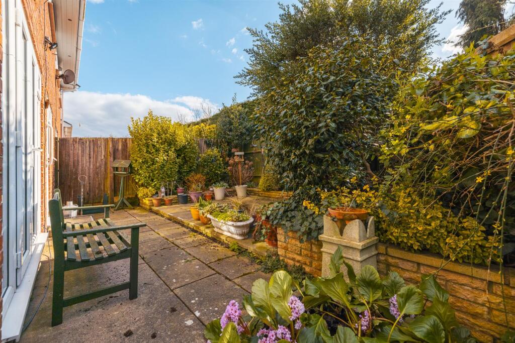 15 Old Farm Close-13.jpg