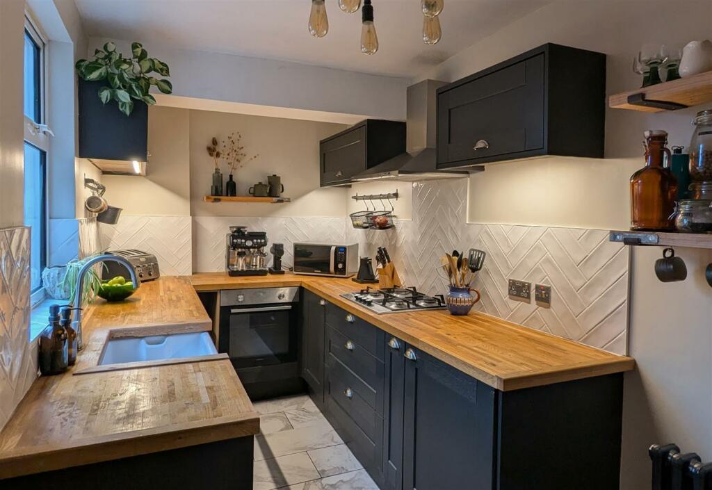 Kitchen 3 landscape.jpg