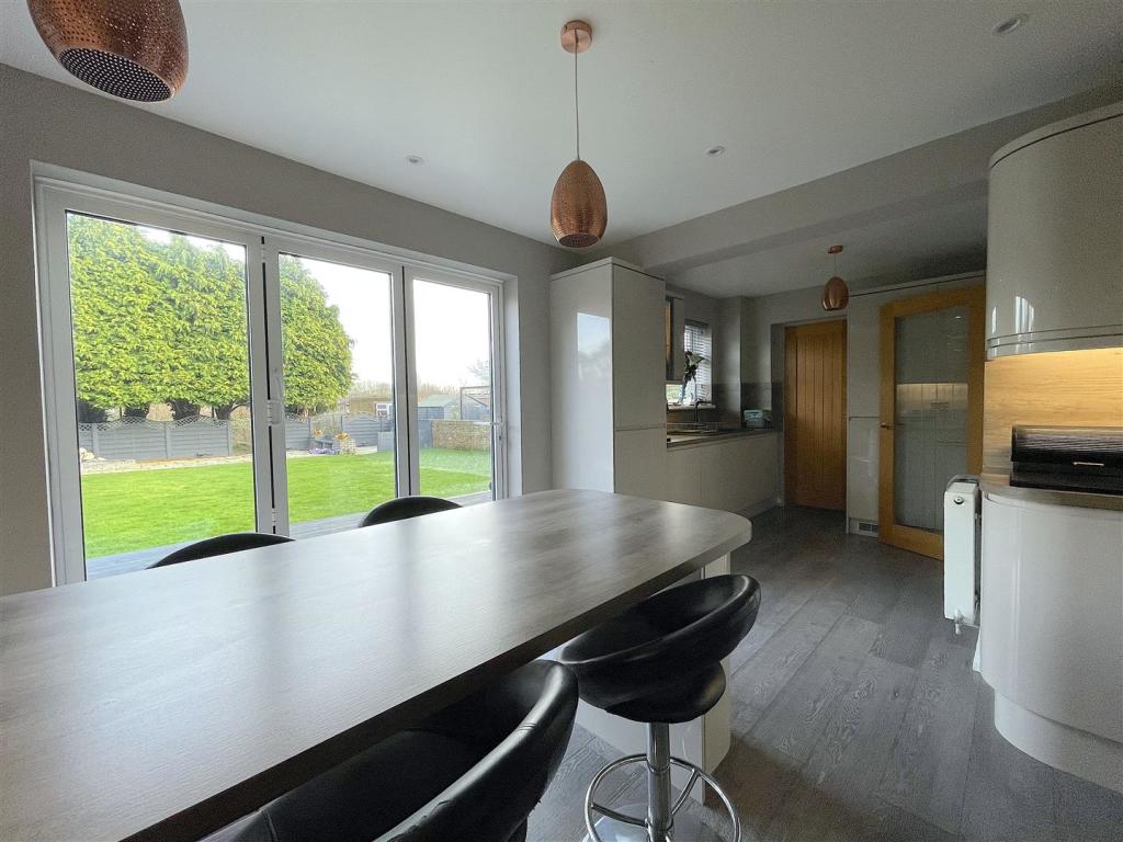 Kitchen:Dining Room (10).jpeg