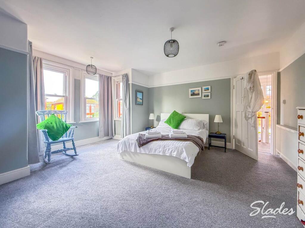 BEDROOM 1 (2)