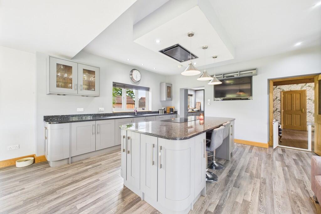 CAM01689G0-PR0472...