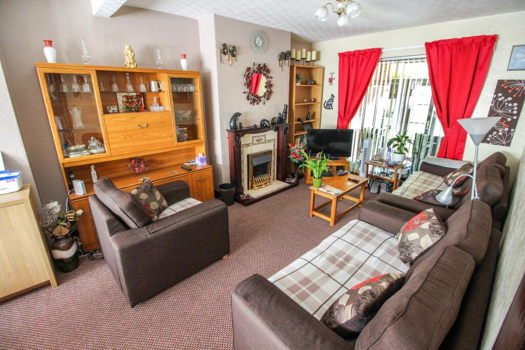 Lounge/Dining Room
