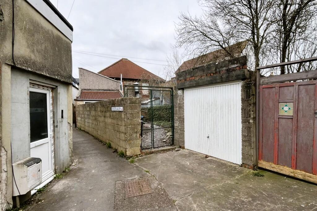 366 Two Mile Hill Road, St George, Bristol BS15 1A