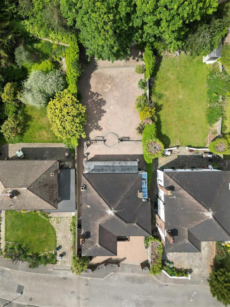 Hermitage Close, E18