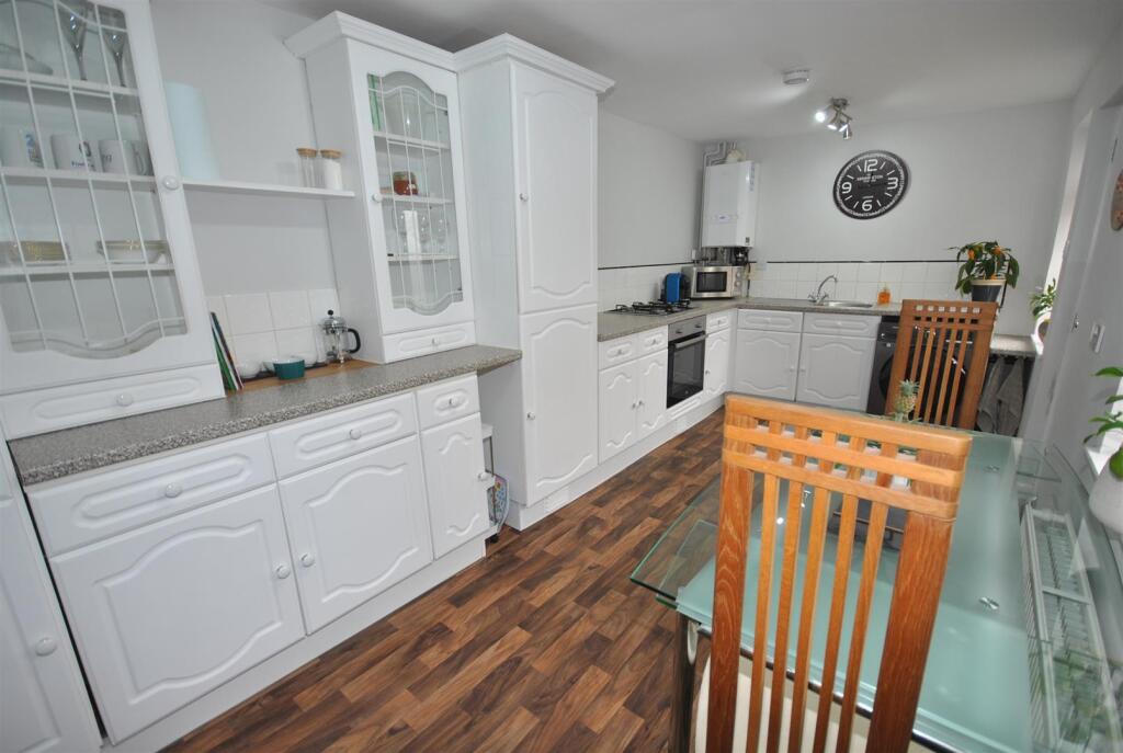 KITCHEN/BREAKFAST ROOM