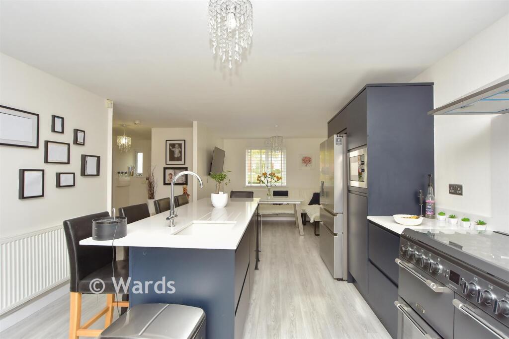 Kitchen/ Dining Area