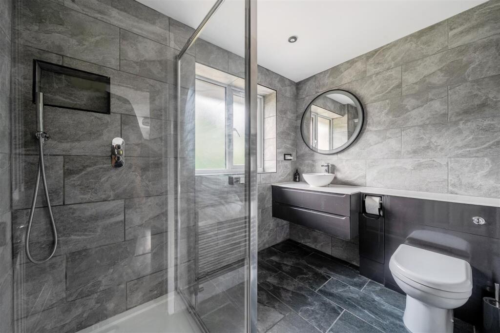 3 Croft Way shower room.jpg