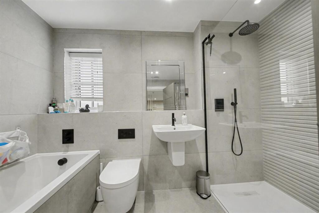 Family Bathroom.jpg