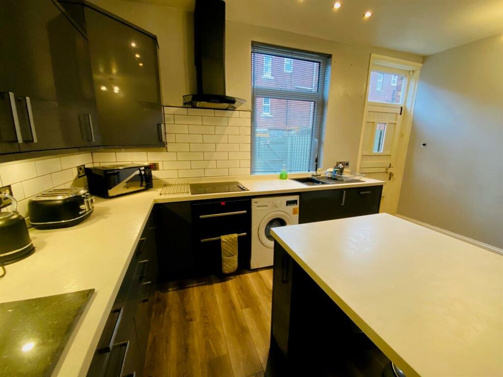 hirst street 18 kitchen 1.jpg