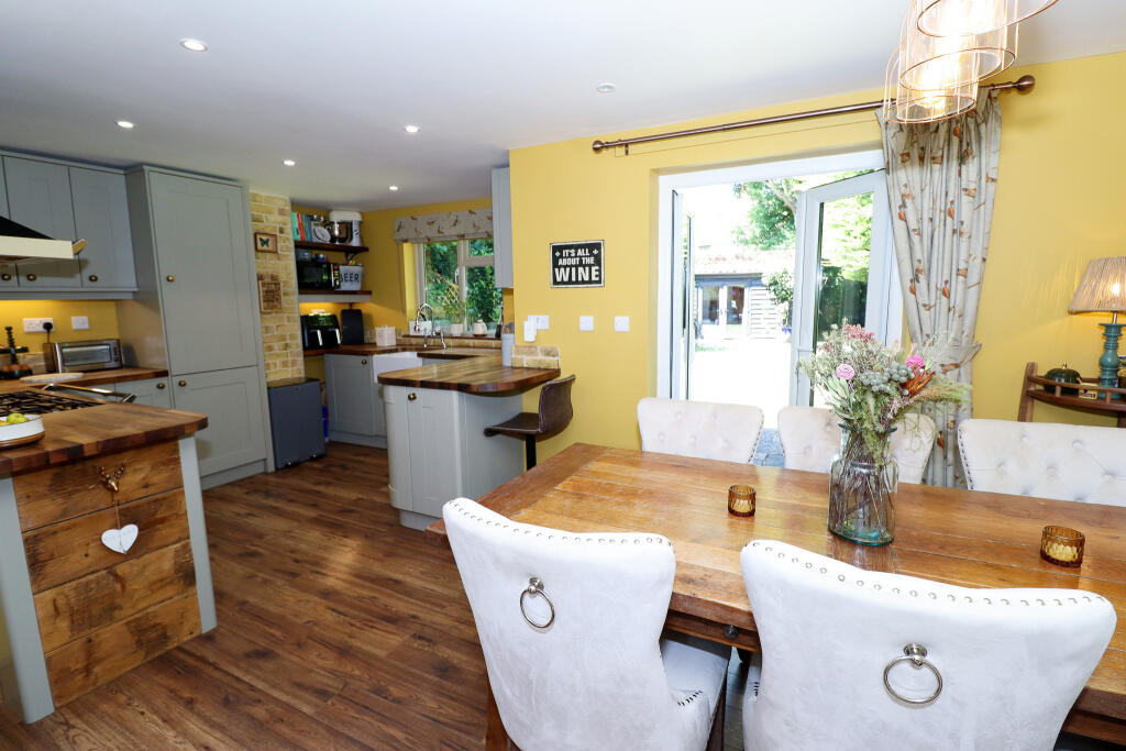 Kitchen diner