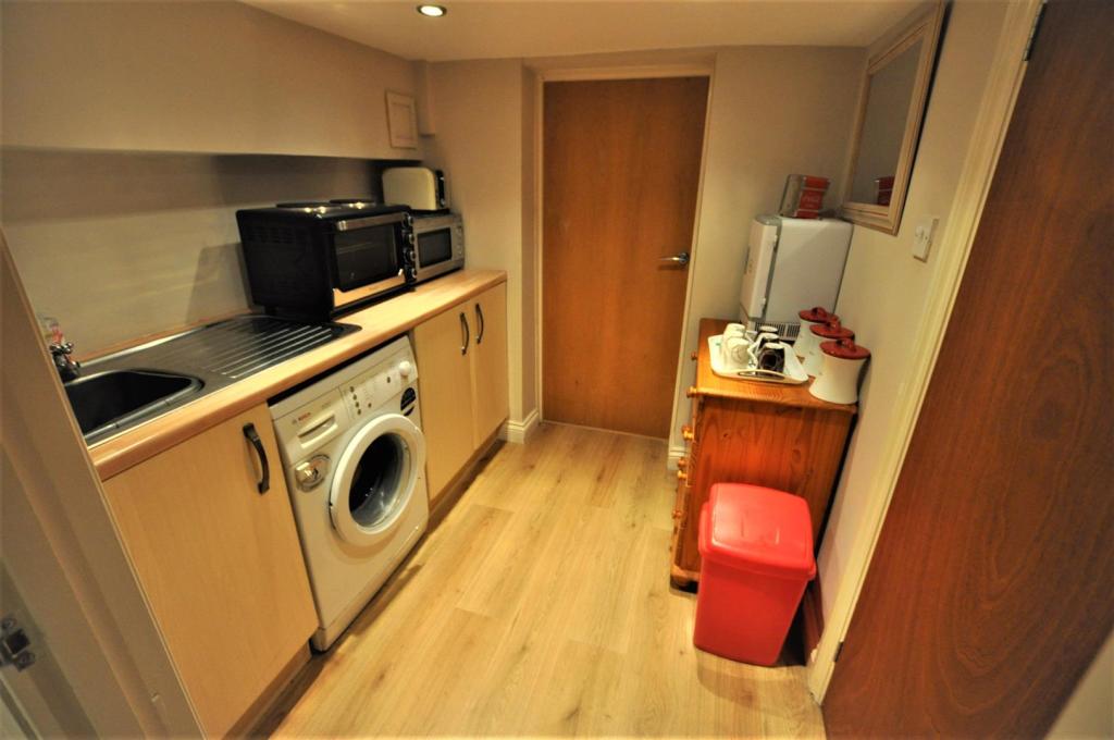Kitchen.JPG