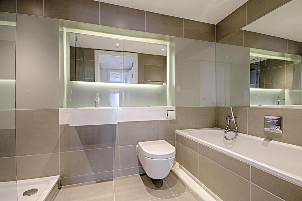 Master En Suite.jpg
